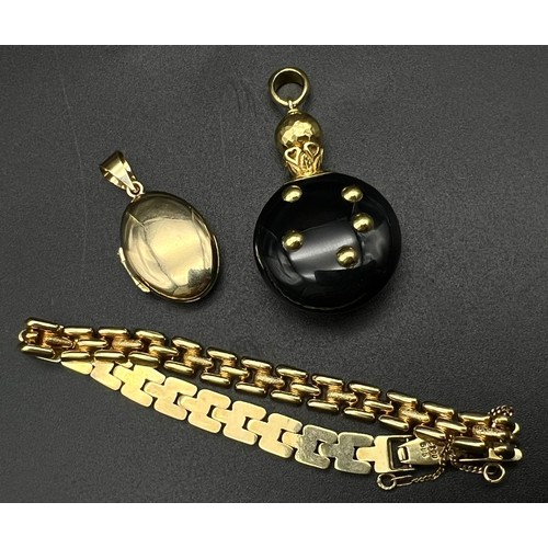 251 - Withdrawn
A very attractive lot consisting of 18 K gold pendant and chain, 14 K gold three chains, o... 