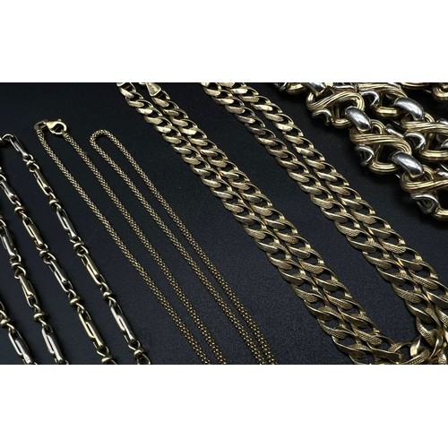 251 - Withdrawn
A very attractive lot consisting of 18 K gold pendant and chain, 14 K gold three chains, o... 