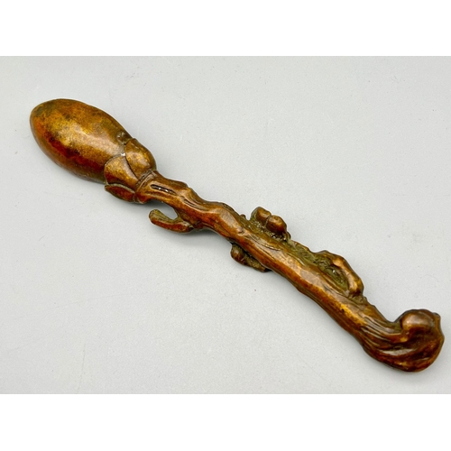 175 - An interesting, antique, Oriental, heavily ornate, bronze tea spoon. Length: 19 cm, weight: 192 g. P... 