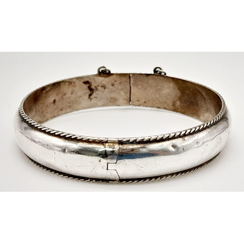 484 - A Selection of 4 925 Silver Bangles. Total Weight 56.78grams