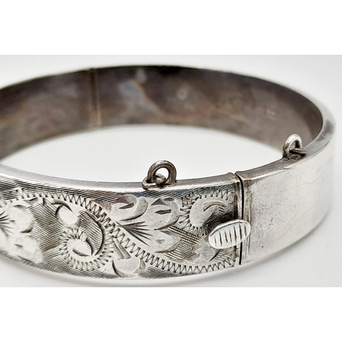 484 - A Selection of 4 925 Silver Bangles. Total Weight 56.78grams