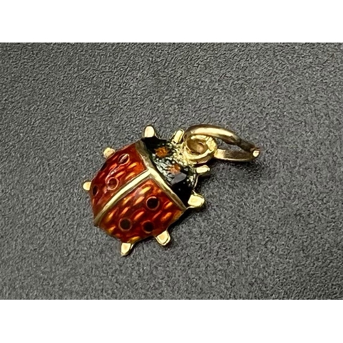 498 - A 9k Gold and Enamel Ladybird Pendant or Charm. 14mm