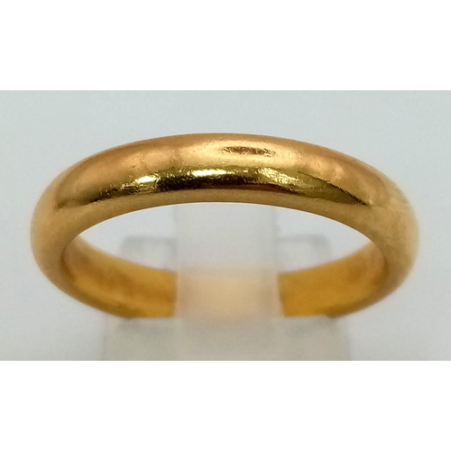 27 - A Vintage 22K Yellow Gold Band Ring. Size Q. 7.8g