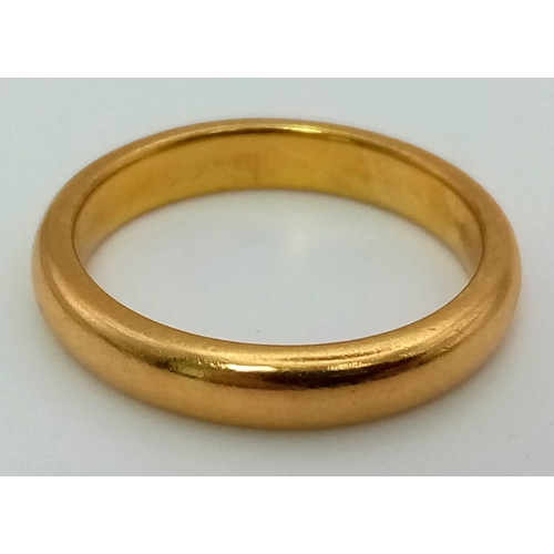 27 - A Vintage 22K Yellow Gold Band Ring. Size Q. 7.8g