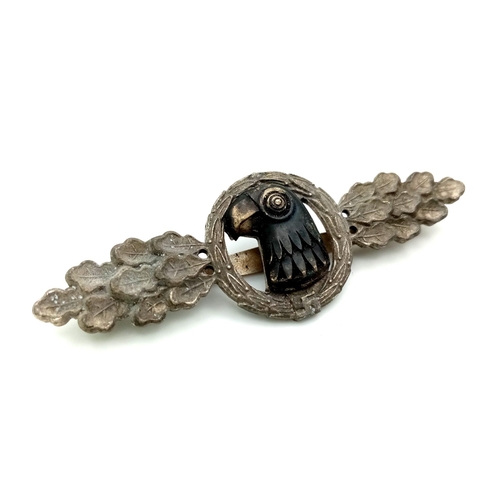 40 - WW2 German Luftwaffe Reconnaissance Squadron Silver Grade Clasp. The central blackened Eagle head en... 