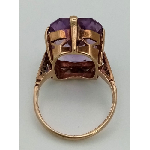 773 - A 9K Gold Amethyst Ring. Large, clean rectangular amethyst.
Size L. 5.57g total weight.