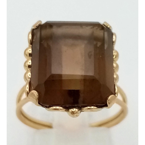 766 - A Vintage 18K Gold (tested) Smoky Quartz Ring. Rectangular step-cut 15ct smoky quartz. Size P. 5.91g... 