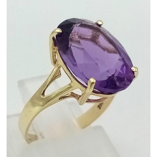 500 - A Vintage 14K Yellow Gold Amethyst Ring. Large, (3ct) clean, oval-cut amethyst. Size K. 2.64g total ... 