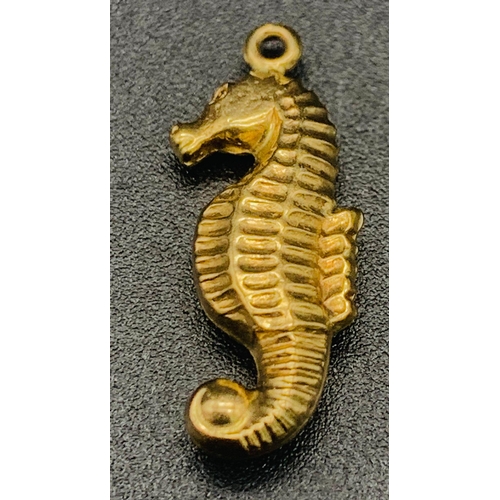 769 - 9K YELLOW GOLD SEAHORSE CHARM 0.7G