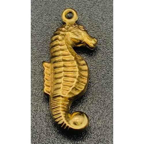 769 - 9K YELLOW GOLD SEAHORSE CHARM 0.7G