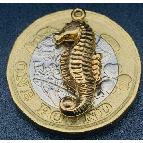 769 - 9K YELLOW GOLD SEAHORSE CHARM 0.7G