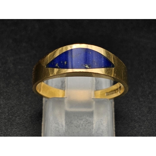 23 - An 18 K yellow gold and blue enamel ring. Size: R, weight: 5.1 g.