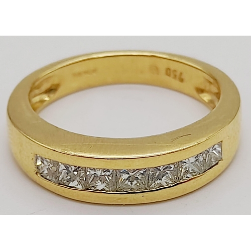 44 - An 18 K yellow gold ring with seven quality, princes cut diamonds (0.60 carats). Ring size: N, weigh... 