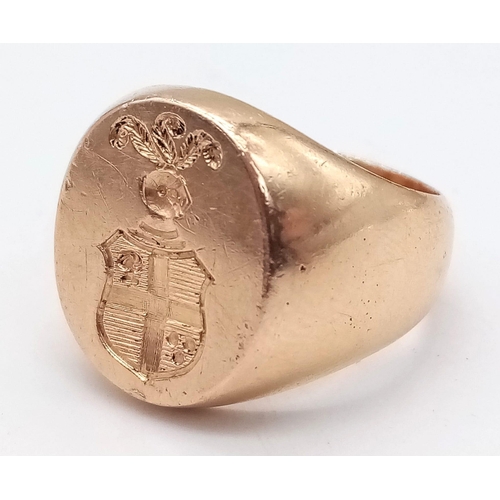 62 - An 18 K yellow gold signet ring with a Heraldic Crest Seal Coat of Arms engraved on top. Ring size: ... 