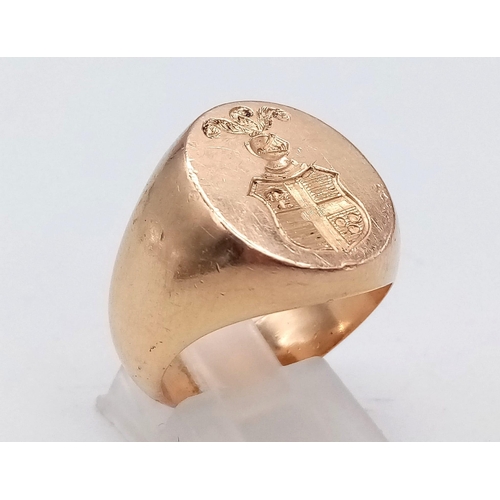 62 - An 18 K yellow gold signet ring with a Heraldic Crest Seal Coat of Arms engraved on top. Ring size: ... 