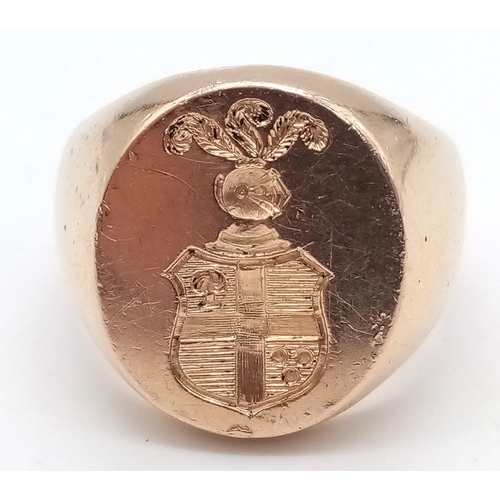 62 - An 18 K yellow gold signet ring with a Heraldic Crest Seal Coat of Arms engraved on top. Ring size: ... 