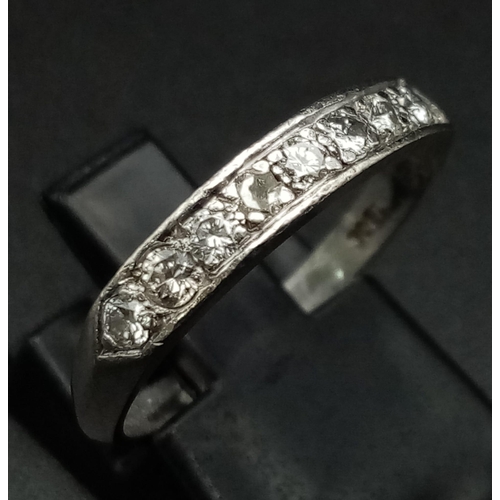 265 - An 18 K white gold ring with a band of nine diamonds (0.30 carats). Ring size: N1/2, weight: 2.9 g.