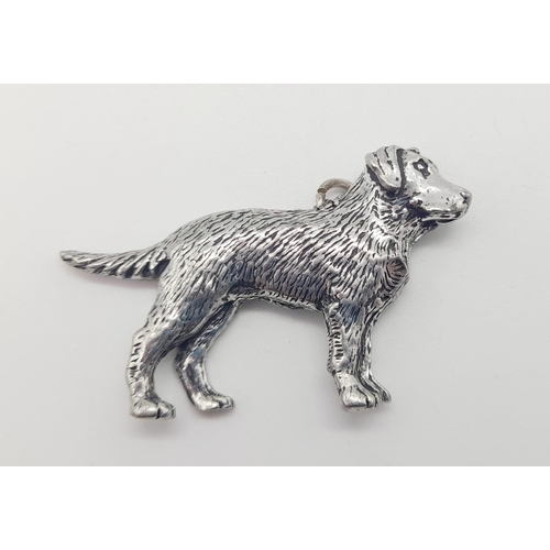 1099 - A sterling silver pendant in the shape of a dog. Length: 42 mm, weight: 7.4 g.