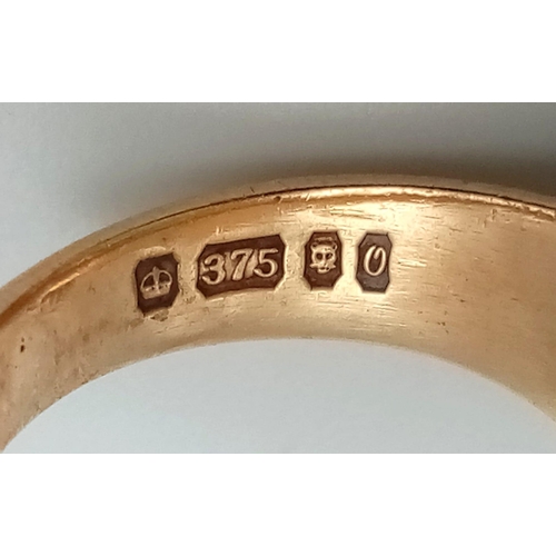 117 - 9K YELLOW GOLD SEAL ENGRAVED SIGNET RING. TOTAL WEIGHT 7G.  SIZE G