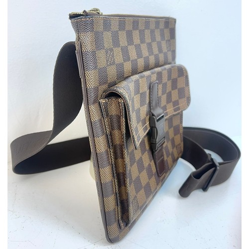 108 - A Louis Vuitton Canvas Messenger Bag with Dust Cover and LV Box. Shoulder strap. Monogram LV canvas.... 