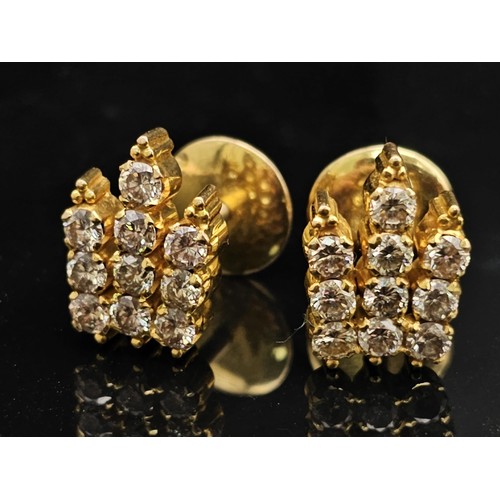 51 - An 18 K yellow gold set of stud earrings with diamonds (1 .0 carats). Total weight: 6.9 g. 
NB: Matc... 