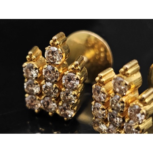 51 - An 18 K yellow gold set of stud earrings with diamonds (1 .0 carats). Total weight: 6.9 g. 
NB: Matc... 