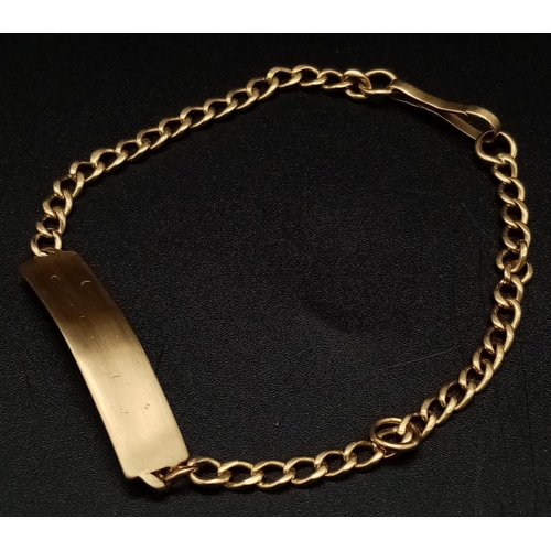 140 - An 18 K yellow gold child’s identity bracelet. Length: 18 cm (adjustable), weight: 6.5 g. In a red v... 