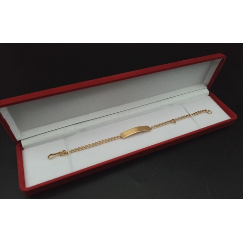 140 - An 18 K yellow gold child’s identity bracelet. Length: 18 cm (adjustable), weight: 6.5 g. In a red v... 