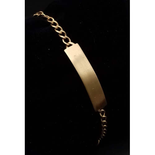 140 - An 18 K yellow gold child’s identity bracelet. Length: 18 cm (adjustable), weight: 6.5 g. In a red v... 