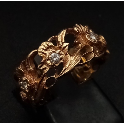 210 - An Art Nouveau, 14 K yellow gold ring with a naturalistic motif and seven diamonds (0.25 carats). Ri... 