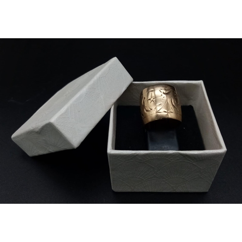 217 - A vintage, 9 K yellow gold ring by the famous London goldsmiths Brody Williams Ltd (BW&S). Barrel sh... 