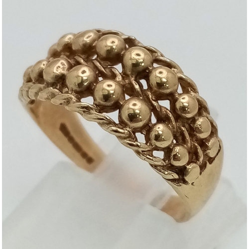 814 - A Vintage 9K Yellow Gold Double-Row Keeper Ring. Size M.
3.03g