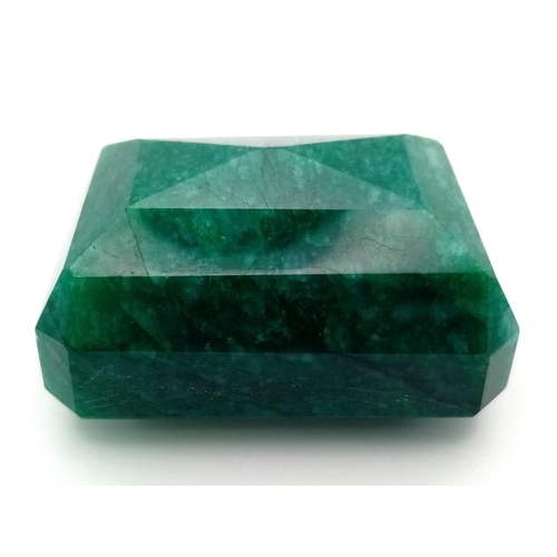 853 - A Large 680ct Natural Rectangular Shape Emerald. GLI Certified. This is a colour-enhanced gem.