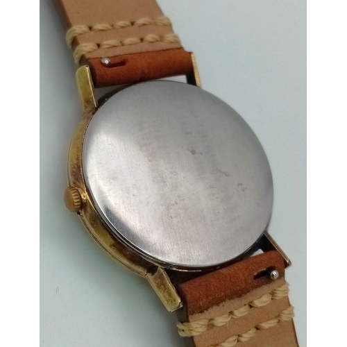 943 - A Vintage Omega Geneve Gents Watch. Brown leather strap. Two-tone case - 34mm. Silver-tone dial. Mec... 