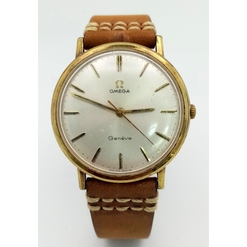 943 - A Vintage Omega Geneve Gents Watch. Brown leather strap. Two-tone case - 34mm. Silver-tone dial. Mec... 