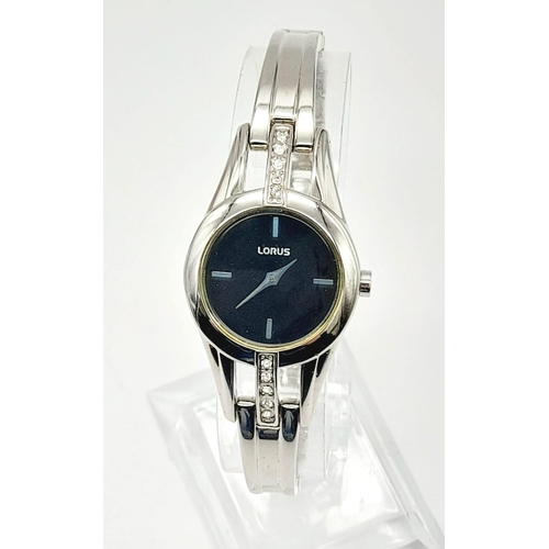 1162 - A LORUS ladies watch. Stainless steel construction, 23 mm case, quartz movement, back missing. In or... 