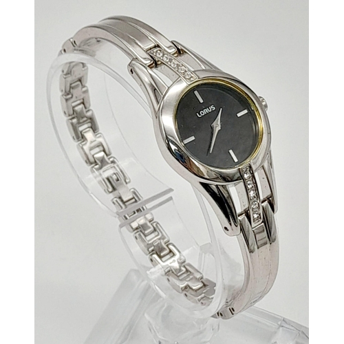 1162 - A LORUS ladies watch. Stainless steel construction, 23 mm case, quartz movement, back missing. In or... 