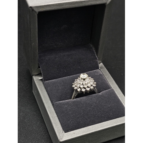 160 - An 18 K white gold ring with a cluster of diamonds (2.50 carats appr). Ring size: K, weight: 6.3 g. ... 