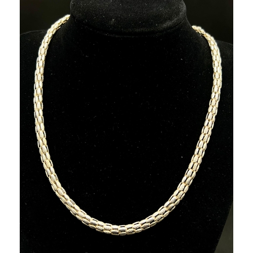 884 - A 925 Silver Vintage Evolution-Link Chain/Necklace. 44cm.
16.76g.