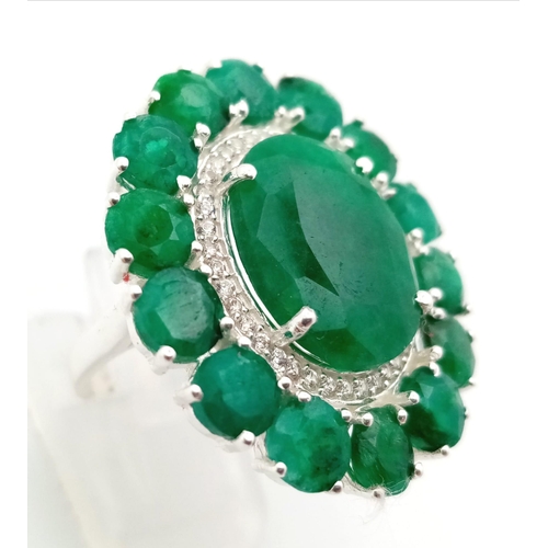 1186 - An Emerald Gemstone Cocktail Ring set in White Metal. Size P.