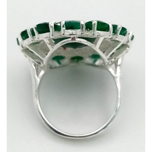 1186 - An Emerald Gemstone Cocktail Ring set in White Metal. Size P.