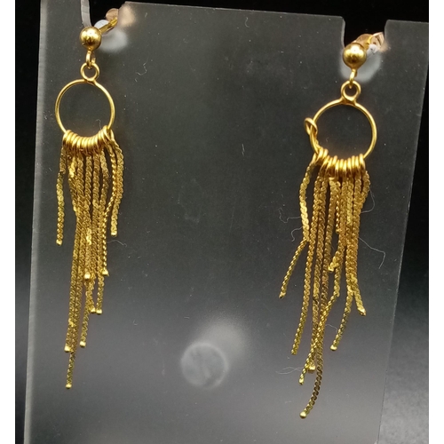 402 - A Pair of 9k Yellow Gold 1920s Style Flapper-esque Earrings. 
4.5cm. 1.7g total weight.