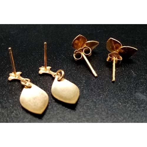 489 - Two 9K Yellow Gold Pairs of Earrings. Both floral design. 0.72g.