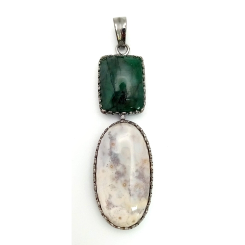 885 - A Green and White Agate Pendant. Set in 925 Sterling silver.  12.3g total weight. Comes in a present... 