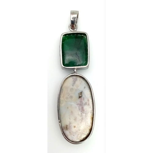 885 - A Green and White Agate Pendant. Set in 925 Sterling silver.  12.3g total weight. Comes in a present... 