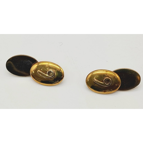 99 - A Pair of Vintage 9K Gold Oval Cufflinks. Hard-six decoration.
Comes in a presentation case. 12.88g ... 