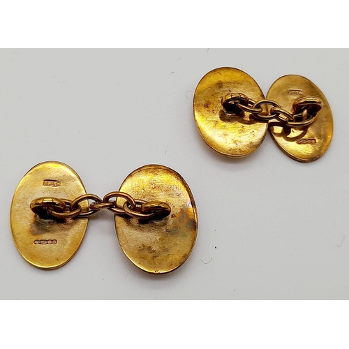 99 - A Pair of Vintage 9K Gold Oval Cufflinks. Hard-six decoration.
Comes in a presentation case. 12.88g ... 