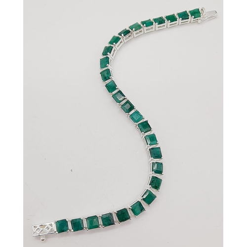 1212 - A 102ct Emerald Gemstone Tennis Bracelet set in 925 Silver.
20cm.