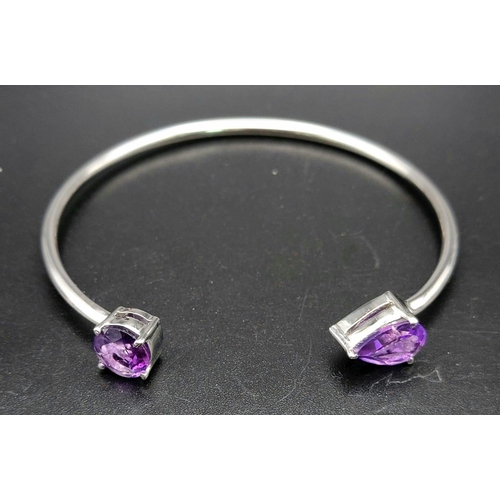 218 - An Amethyst Silver Bangle. 925 Sterling silver. Amethyst- 2.30 Ct. 10g total weight.