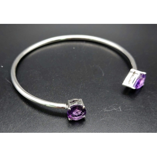 218 - An Amethyst Silver Bangle. 925 Sterling silver. Amethyst- 2.30 Ct. 10g total weight.